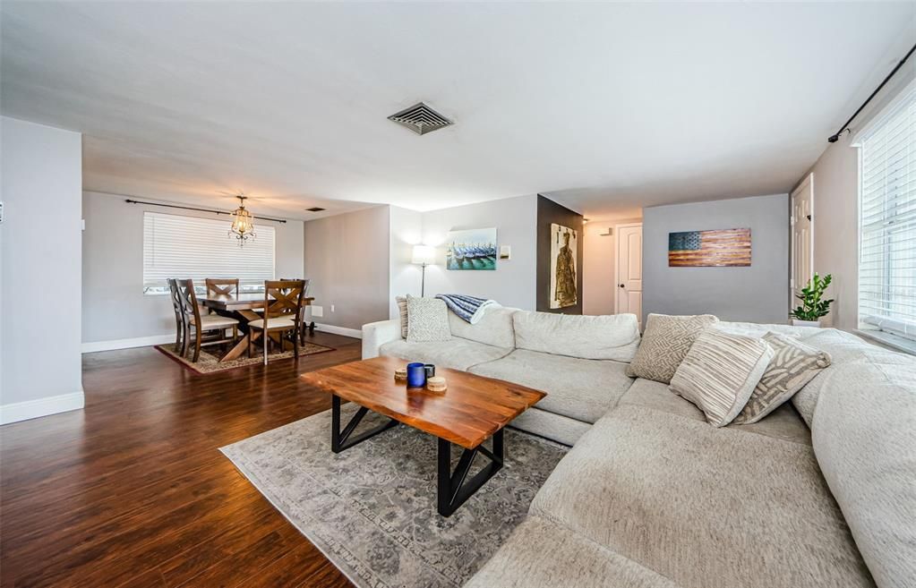 For Sale: $295,000 (2 beds, 2 baths, 1330 Square Feet)