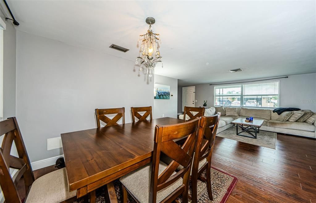 For Sale: $295,000 (2 beds, 2 baths, 1330 Square Feet)