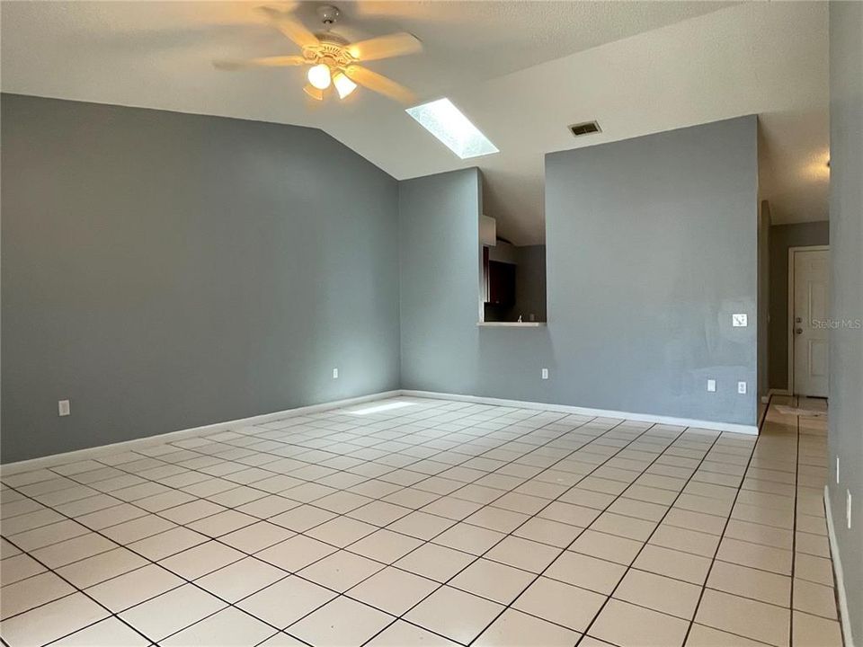 For Rent: $1,600 (3 beds, 2 baths, 1247 Square Feet)