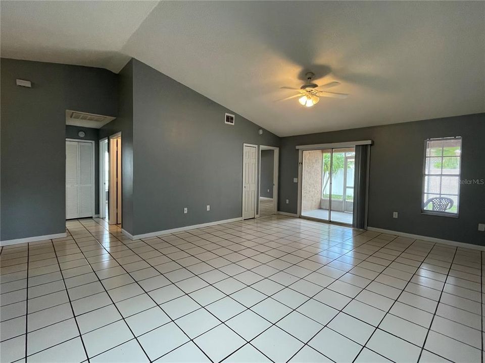 For Rent: $1,600 (3 beds, 2 baths, 1247 Square Feet)