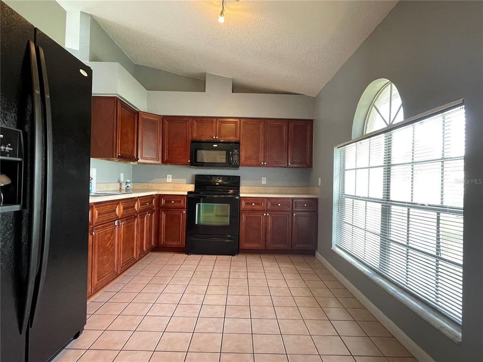 For Rent: $1,600 (3 beds, 2 baths, 1247 Square Feet)