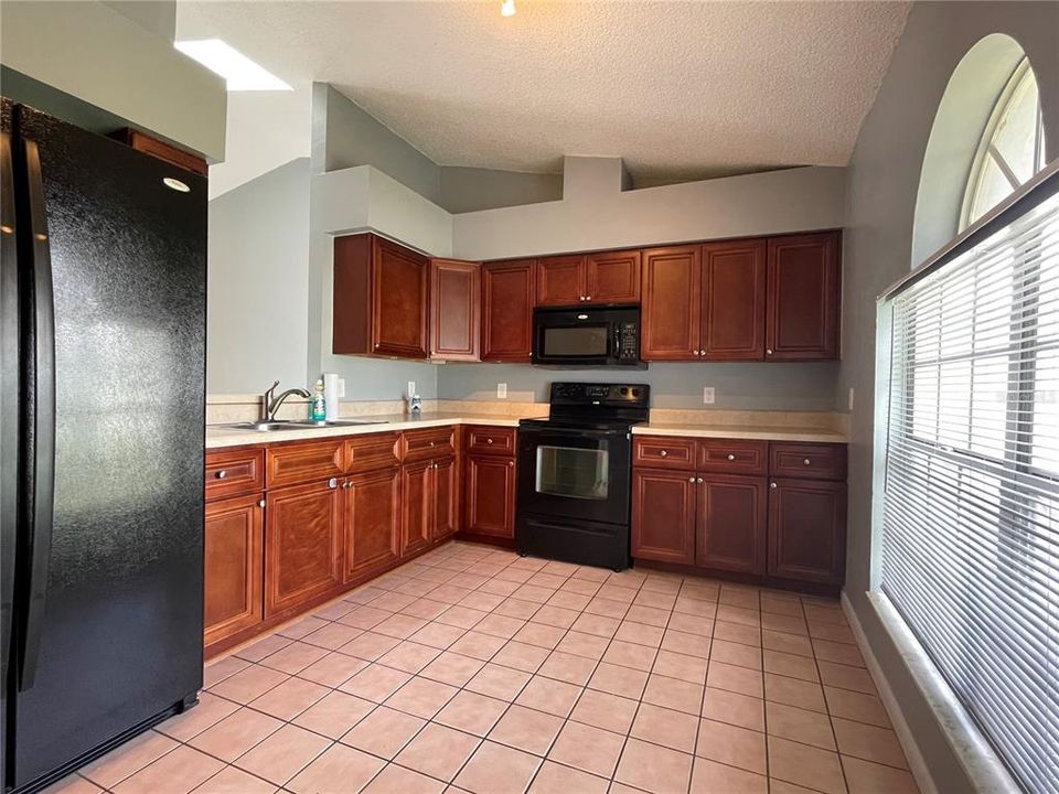 For Rent: $1,675 (3 beds, 2 baths, 1247 Square Feet)