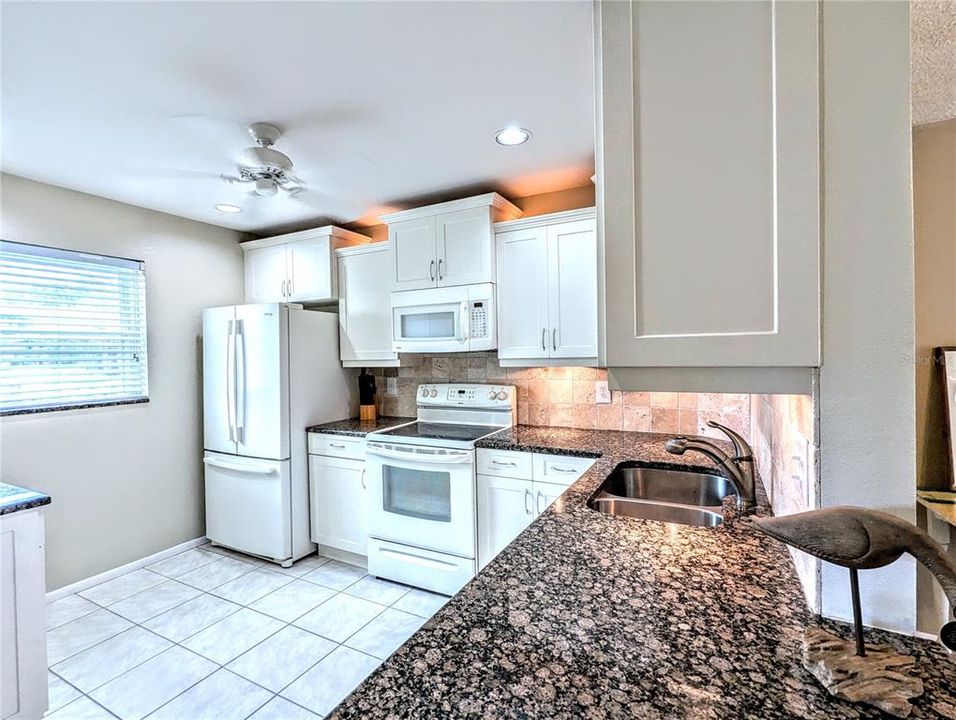 For Sale: $219,900 (2 beds, 2 baths, 1008 Square Feet)