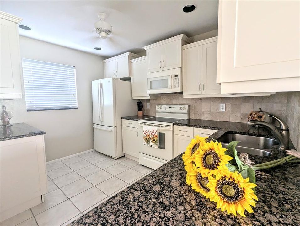 For Sale: $219,900 (2 beds, 2 baths, 1008 Square Feet)