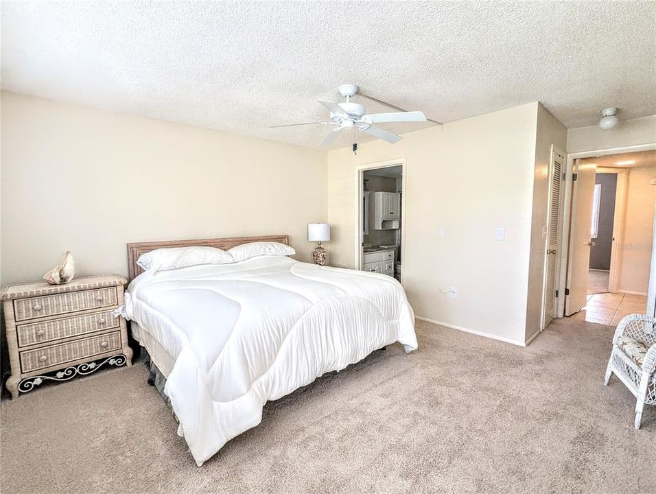 For Sale: $219,900 (2 beds, 2 baths, 1008 Square Feet)