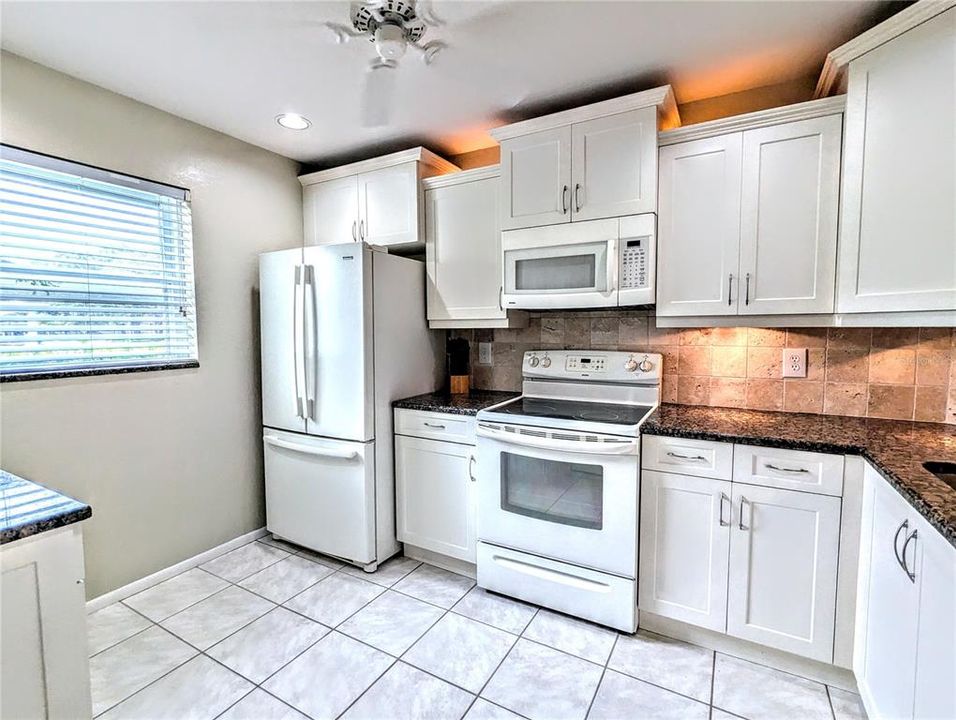 For Sale: $219,900 (2 beds, 2 baths, 1008 Square Feet)