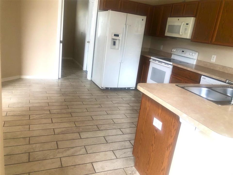 For Rent: $2,095 (4 beds, 2 baths, 1731 Square Feet)