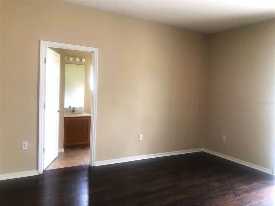 For Rent: $2,095 (4 beds, 2 baths, 1731 Square Feet)