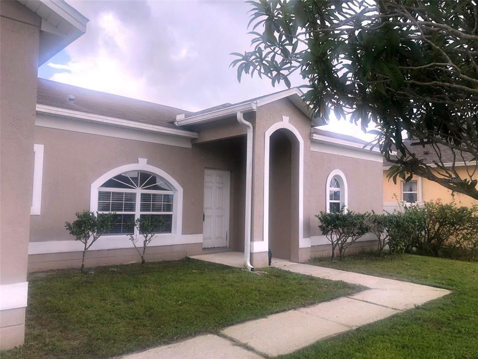 For Rent: $2,095 (4 beds, 2 baths, 1731 Square Feet)