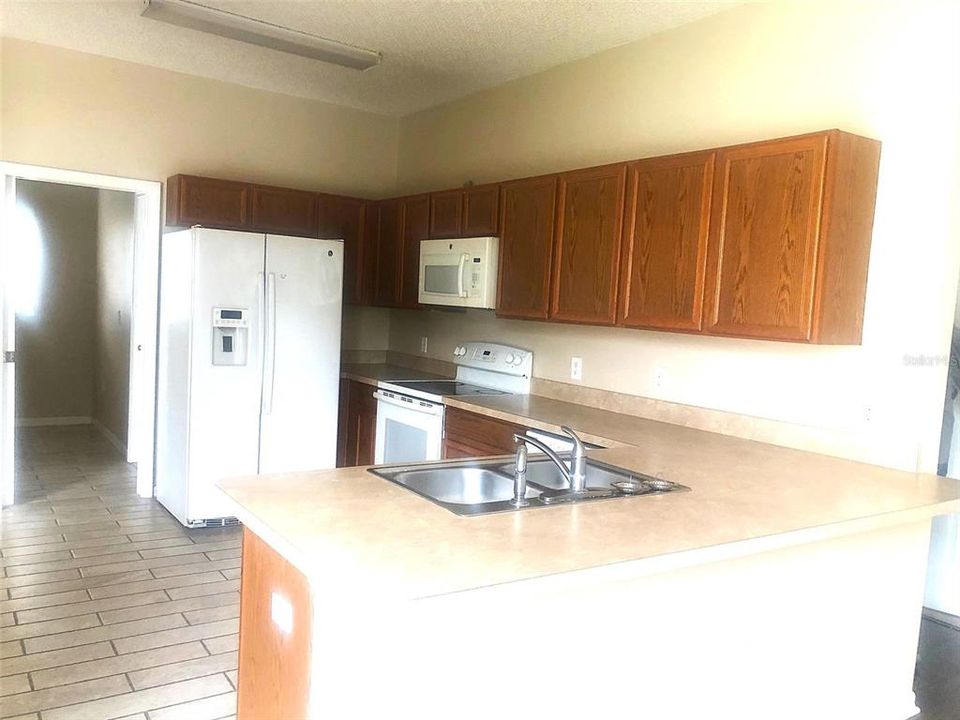 For Rent: $2,095 (4 beds, 2 baths, 1731 Square Feet)