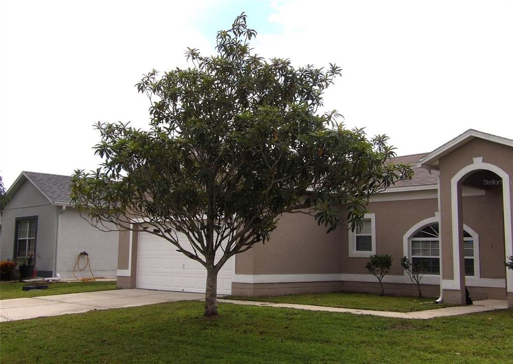 For Rent: $2,095 (4 beds, 2 baths, 1731 Square Feet)