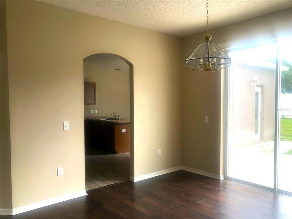 For Rent: $2,095 (4 beds, 2 baths, 1731 Square Feet)