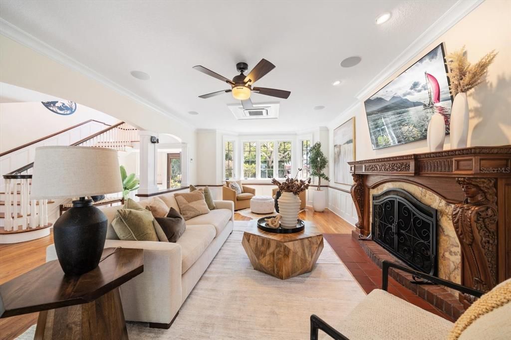 Active With Contract: $3,989,999 (6 beds, 4 baths, 4739 Square Feet)