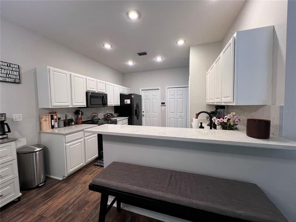 For Sale: $374,900 (2 beds, 2 baths, 1147 Square Feet)