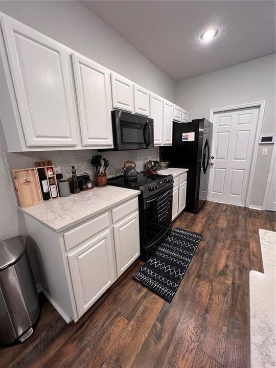 For Sale: $374,900 (2 beds, 2 baths, 1147 Square Feet)