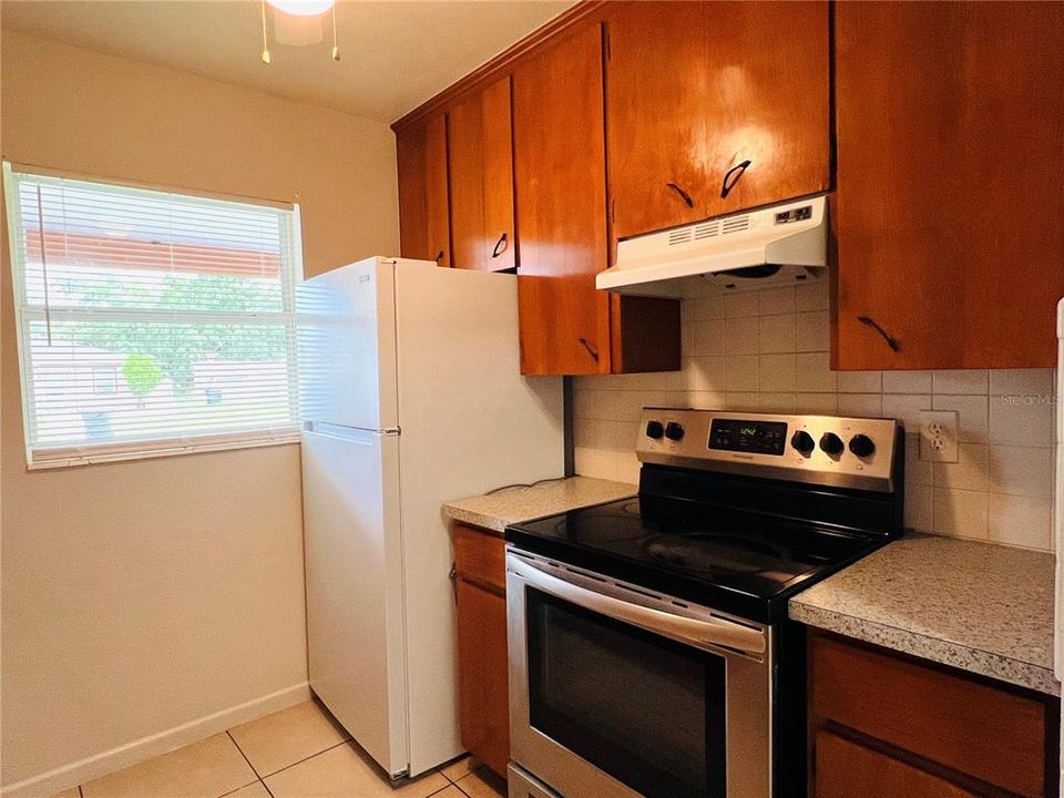 For Rent: $1,750 (3 beds, 2 baths, 1080 Square Feet)