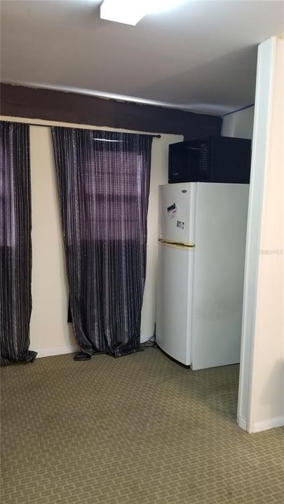 For Rent: $1,095 (1 beds, 1 baths, 690 Square Feet)