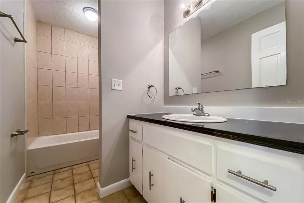 For Rent: $2,145 (3 beds, 2 baths, 1815 Square Feet)