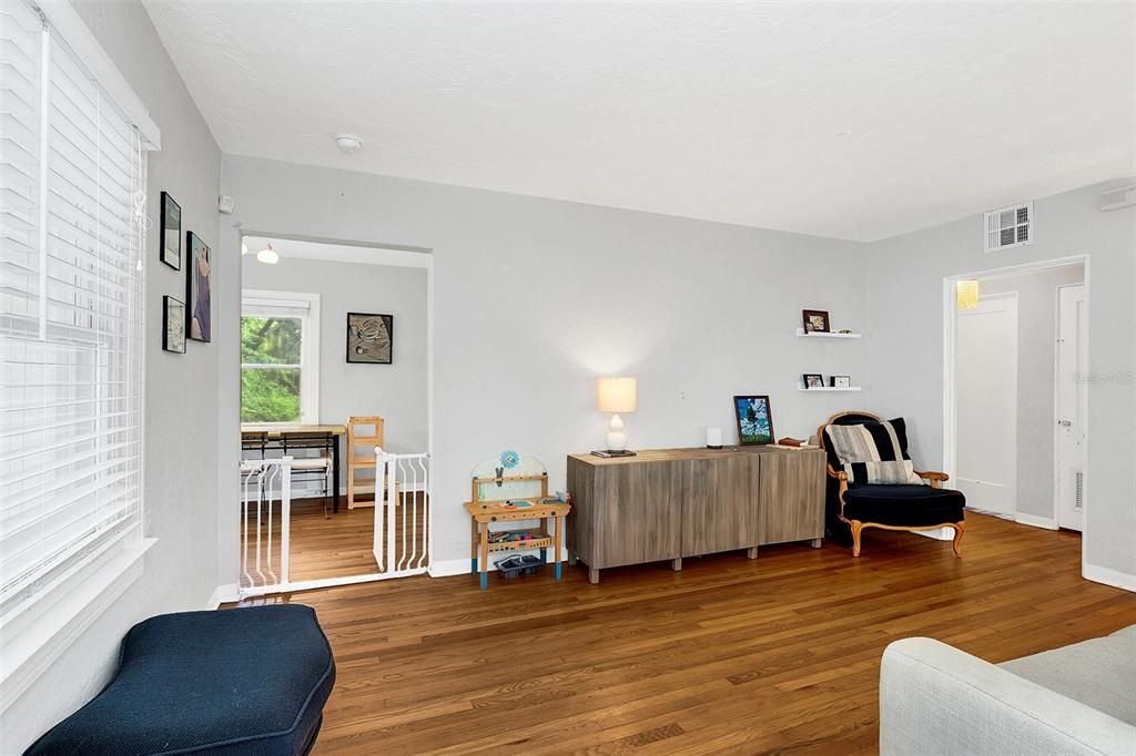 For Sale: $410,000 (2 beds, 1 baths, 789 Square Feet)