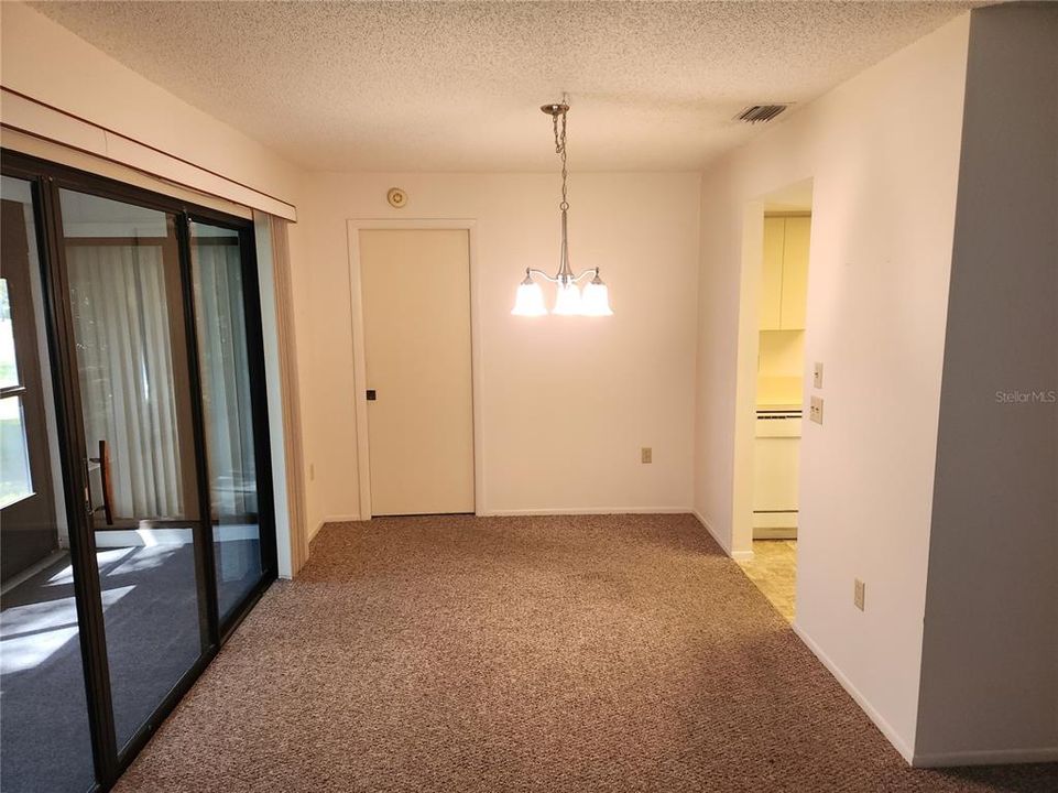 For Sale: $204,900 (2 beds, 2 baths, 958 Square Feet)