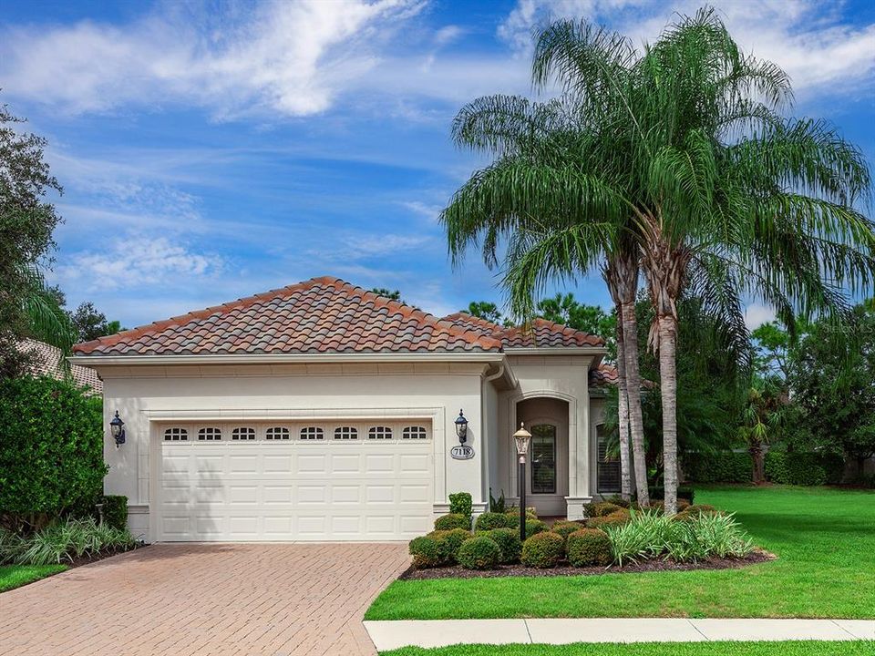 For Sale: $600,000 (3 beds, 2 baths, 2209 Square Feet)