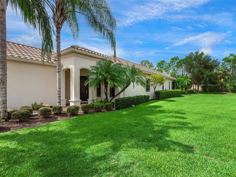 For Sale: $600,000 (3 beds, 2 baths, 2209 Square Feet)