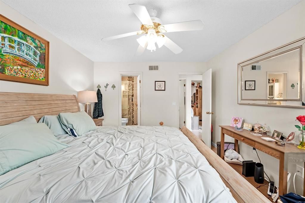 Active With Contract: $139,900 (1 beds, 1 baths, 819 Square Feet)