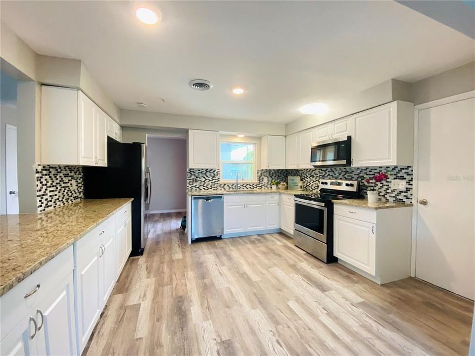 For Sale: $345,000 (3 beds, 2 baths, 1529 Square Feet)