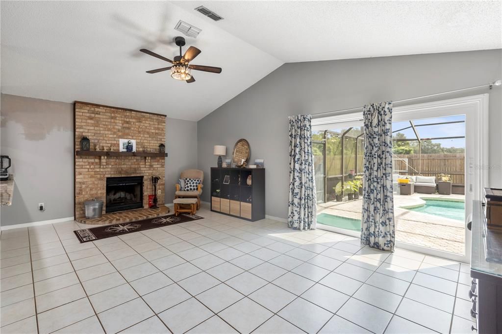 For Sale: $379,900 (3 beds, 2 baths, 1512 Square Feet)