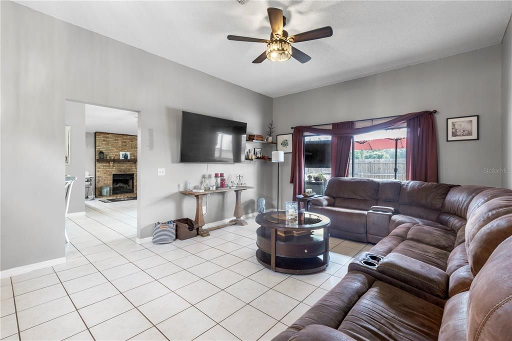 For Sale: $379,900 (3 beds, 2 baths, 1512 Square Feet)