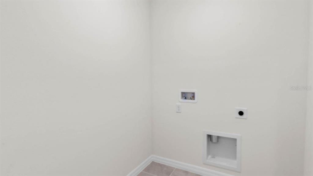 Active With Contract: $303,990 (3 beds, 2 baths, 1672 Square Feet)