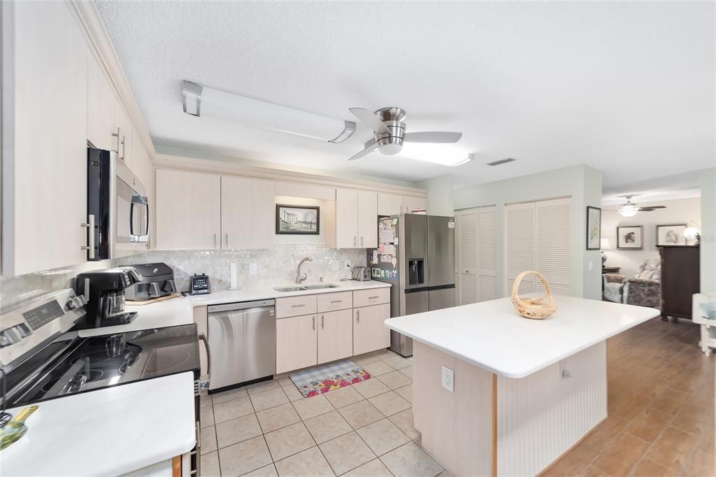 Active With Contract: $218,900 (2 beds, 2 baths, 1748 Square Feet)