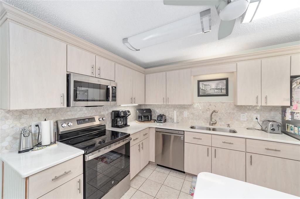 Active With Contract: $218,900 (2 beds, 2 baths, 1748 Square Feet)