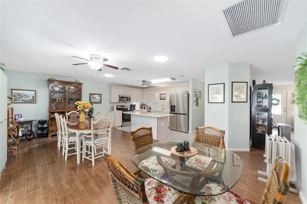 Active With Contract: $218,900 (2 beds, 2 baths, 1748 Square Feet)