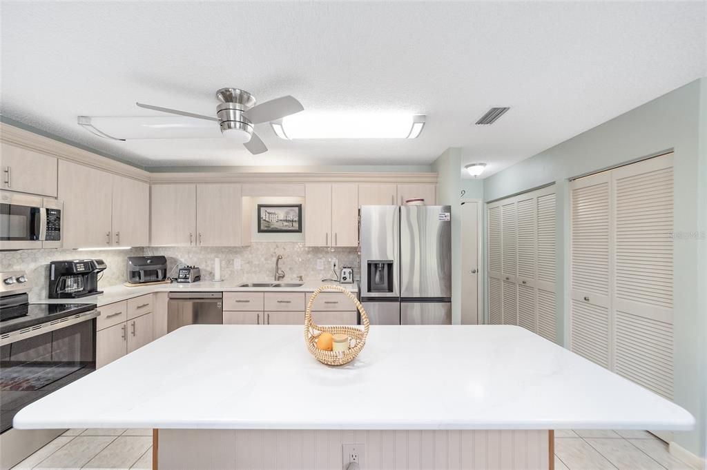 Active With Contract: $218,900 (2 beds, 2 baths, 1748 Square Feet)