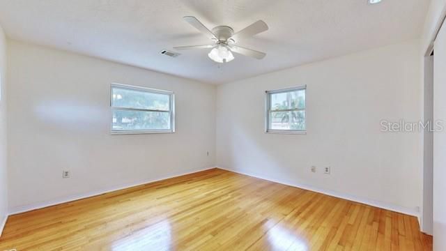 For Rent: $2,300 (2 beds, 1 baths, 960 Square Feet)