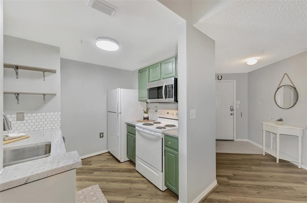 For Sale: $225,000 (1 beds, 1 baths, 957 Square Feet)