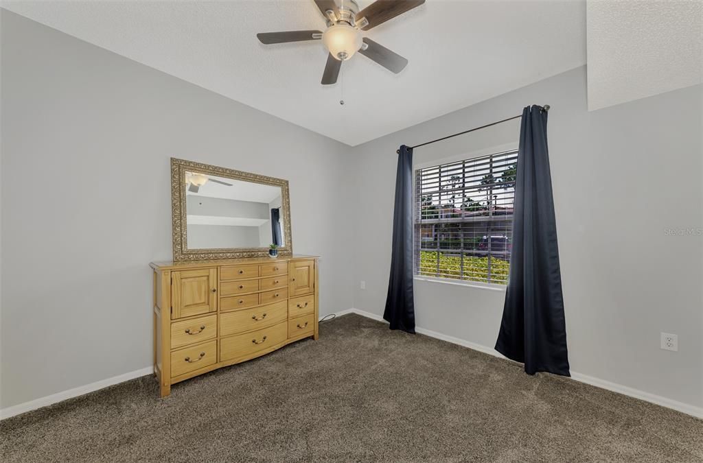 For Sale: $225,000 (1 beds, 1 baths, 957 Square Feet)