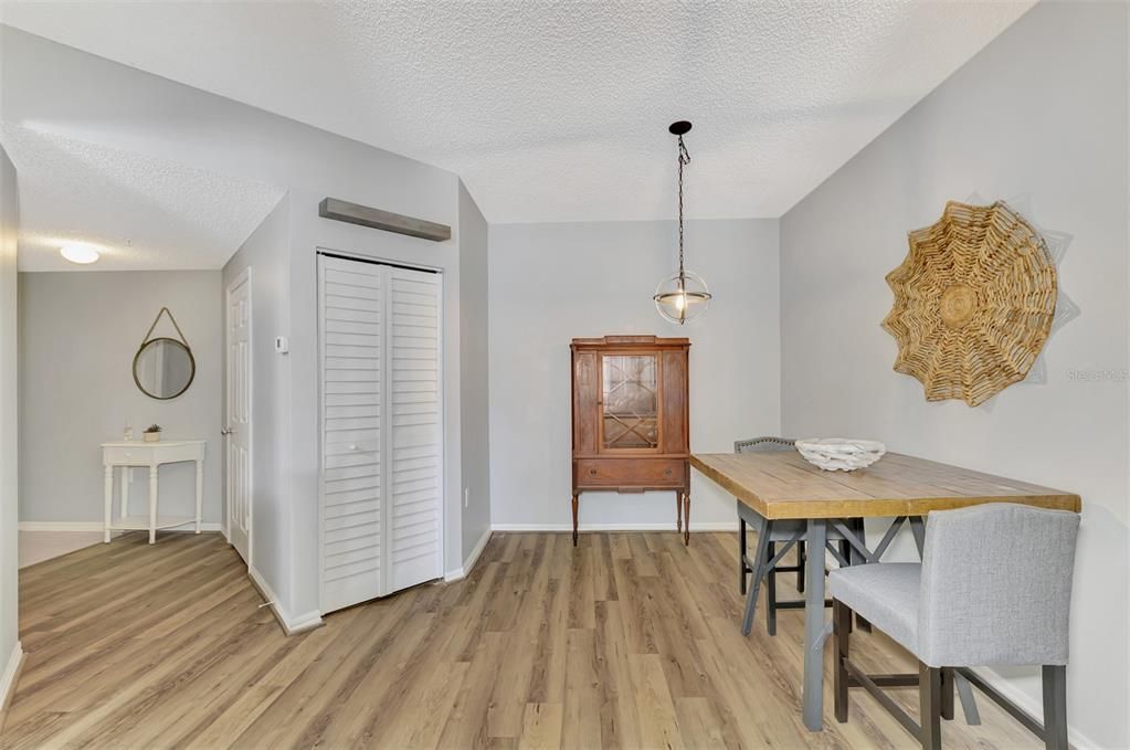 For Sale: $225,000 (1 beds, 1 baths, 957 Square Feet)