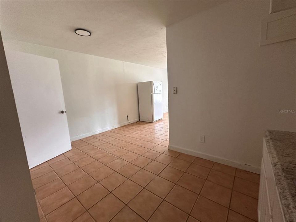 For Rent: $1,100 (2 beds, 1 baths, 955 Square Feet)