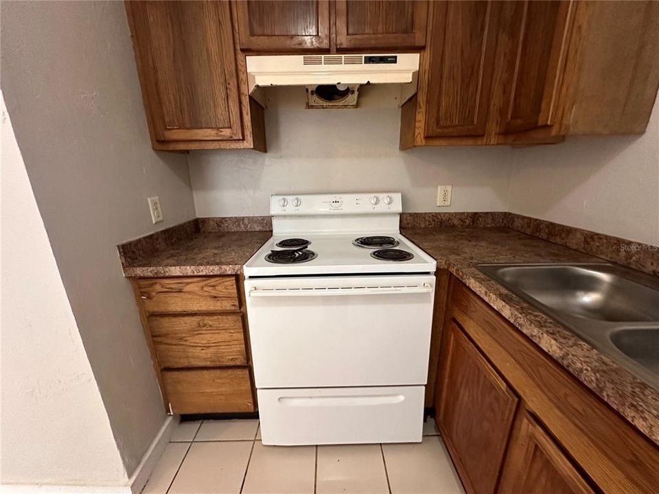 For Rent: $1,100 (2 beds, 1 baths, 955 Square Feet)