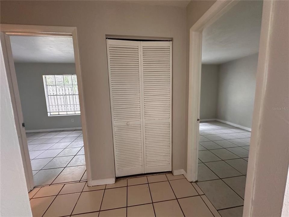 For Rent: $1,100 (2 beds, 1 baths, 955 Square Feet)