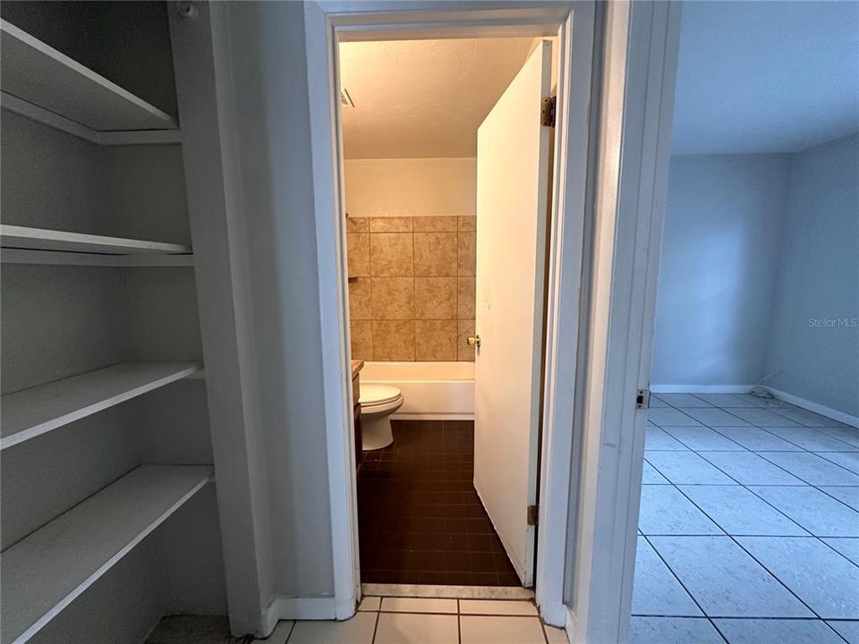 For Rent: $1,100 (2 beds, 1 baths, 955 Square Feet)