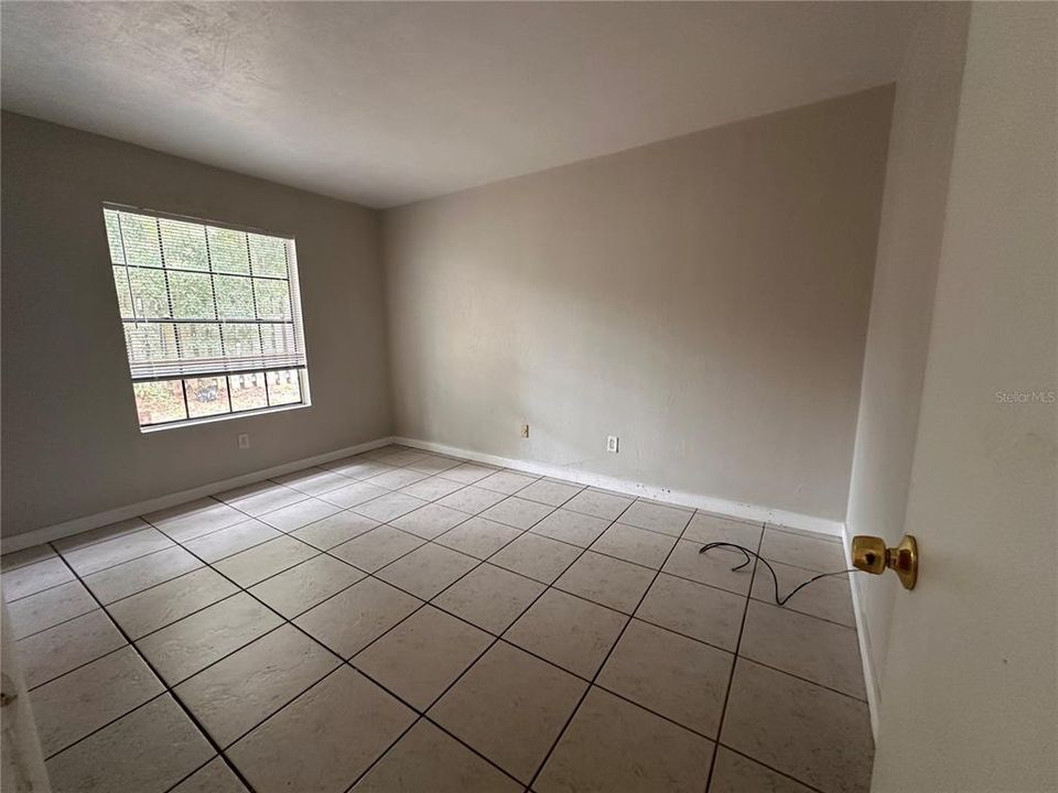 For Rent: $1,100 (2 beds, 1 baths, 955 Square Feet)