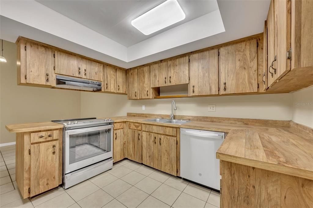 For Rent: $1,795 (3 beds, 2 baths, 1241 Square Feet)