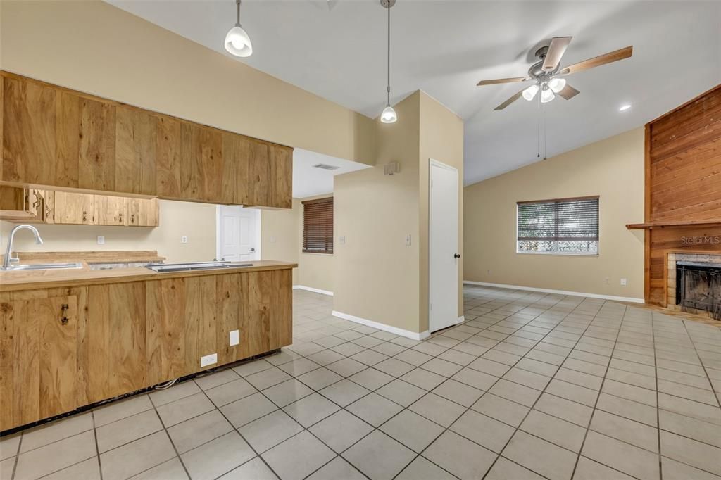 For Rent: $1,795 (3 beds, 2 baths, 1241 Square Feet)