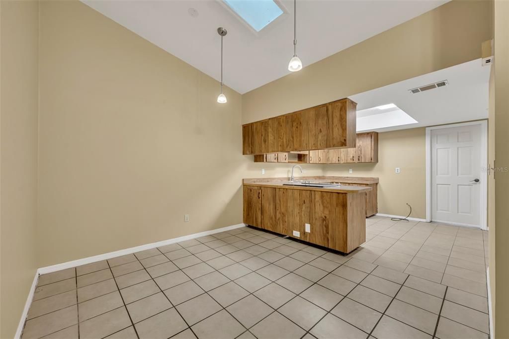 For Rent: $1,795 (3 beds, 2 baths, 1241 Square Feet)