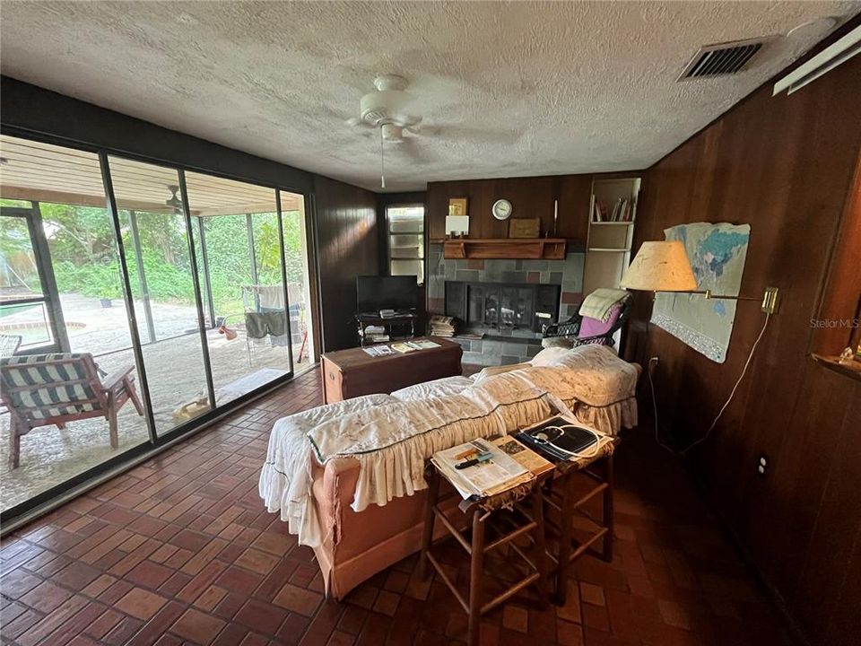 Spacious Comfortable Family Room with Fireplace