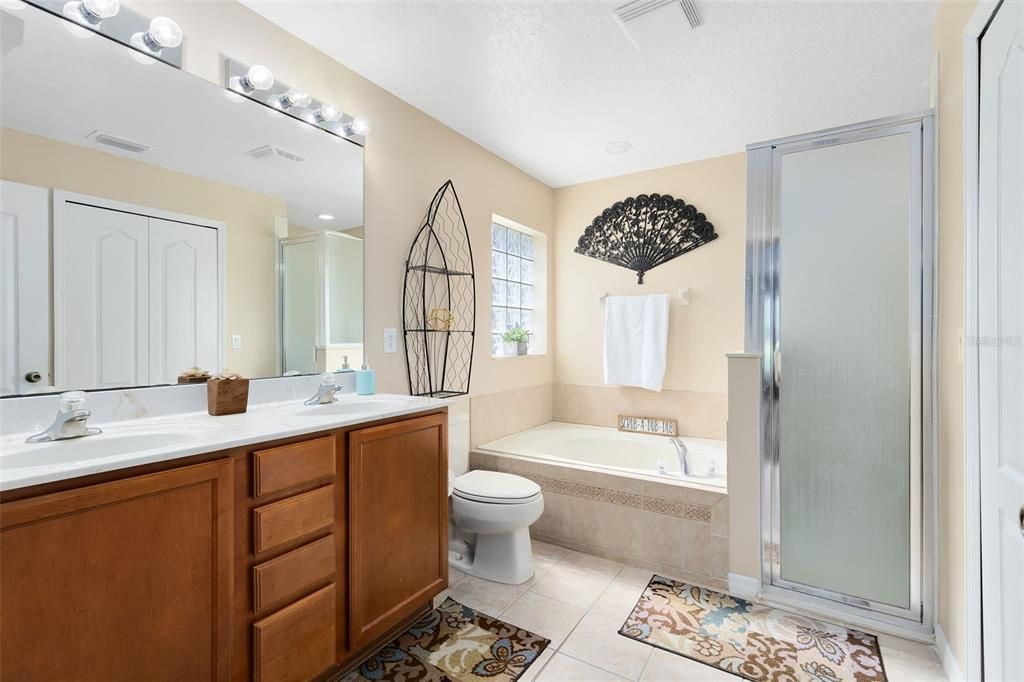 Separate Tub & Shower & Dual Sink Vanity