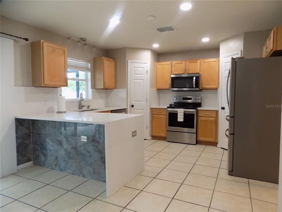 For Rent: $2,500 (4 beds, 2 baths, 2200 Square Feet)